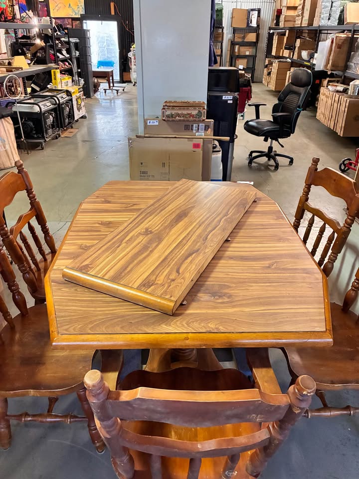 🍽️🔥 Dining Table Set w/ 5 Chairs + Leaf – Solid Wood – PRICED TO MOVE @ $20